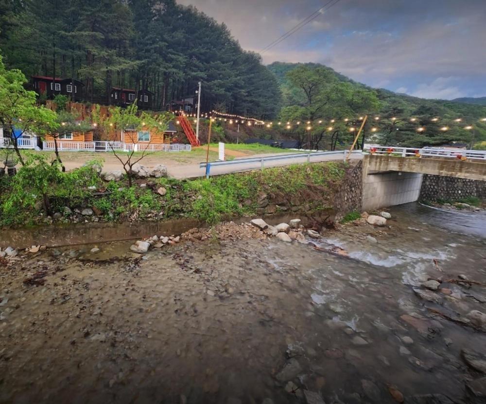 Hongcheon Gongjaksan Recreational Forest Pension Zewnętrze zdjęcie