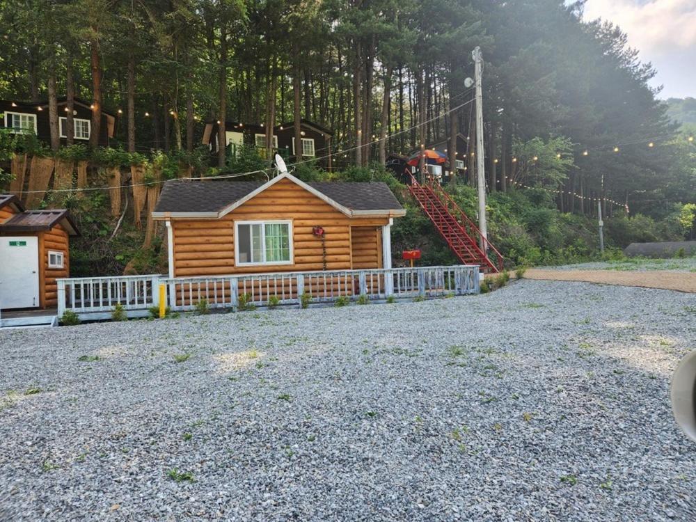 Hongcheon Gongjaksan Recreational Forest Pension Zewnętrze zdjęcie